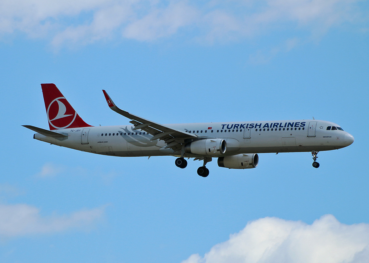 Turkish Airlines, Airbus A 321-231, TC-JSY, BER, 21.06.2022