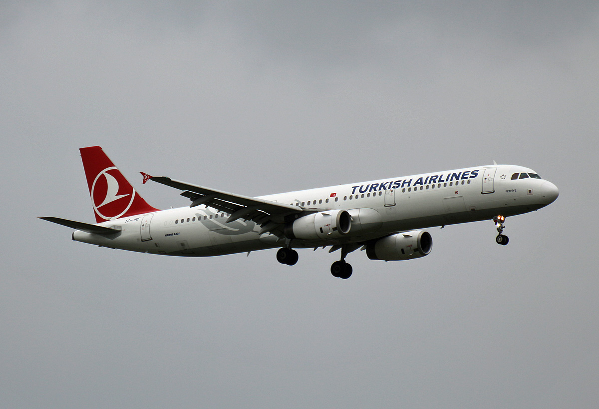 Turkish Airlines, Airbus A 321-231, TC-JRF, BER, 08.10.2022