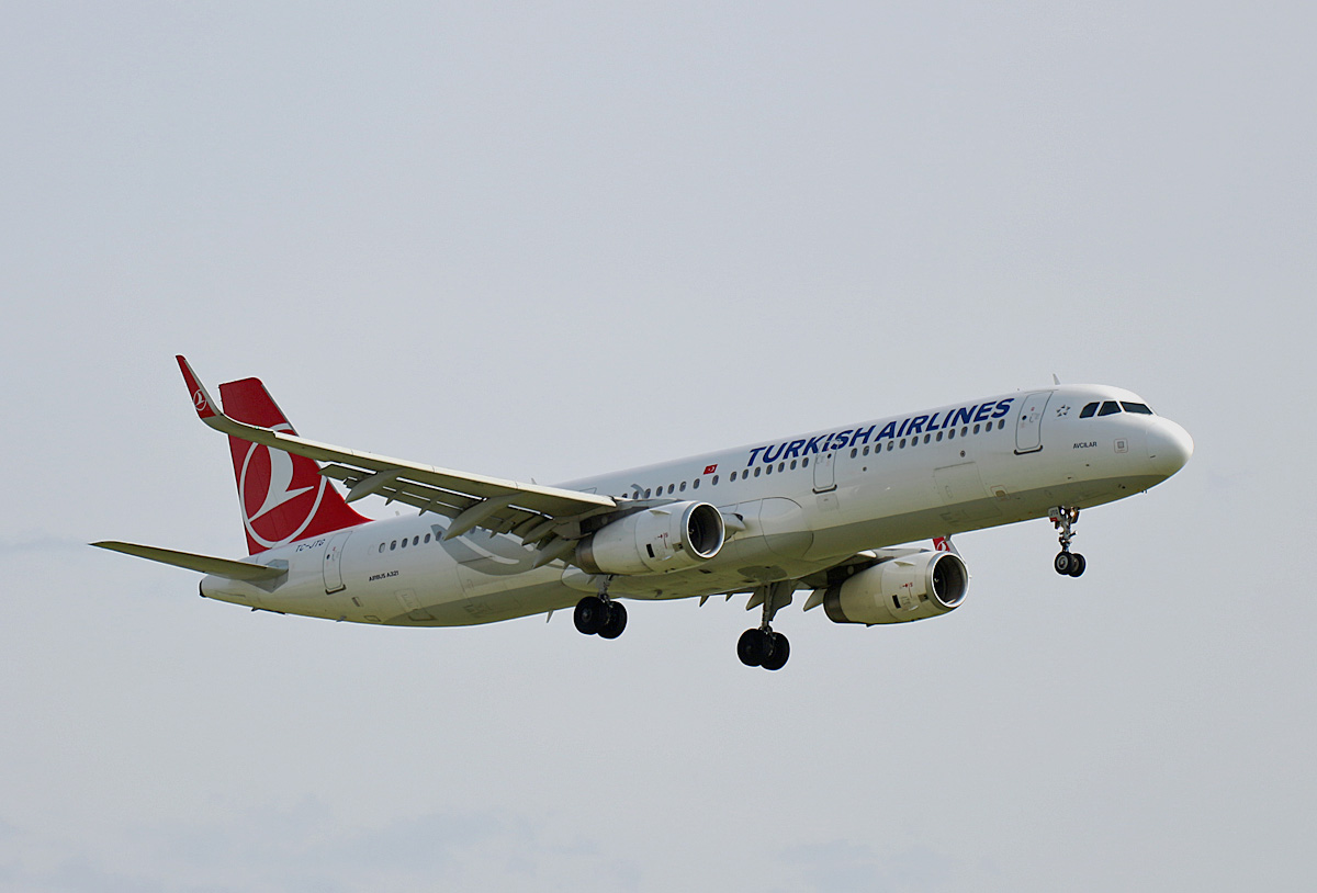 Turkish Airlines, Airbus A 321-231, TC-JTG, BER, 18.03.20223