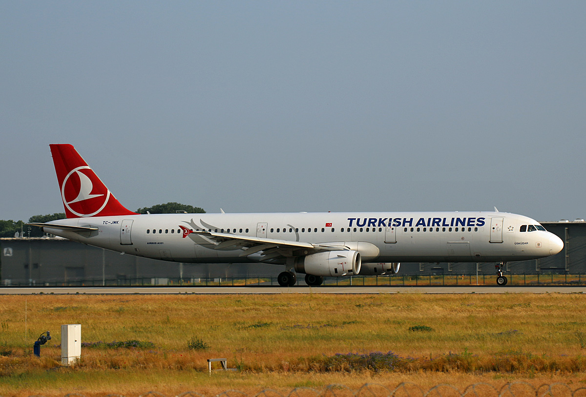 Turkish Airlines, Airbus A 321-231, TC-JMK., BER, 09.06.2023