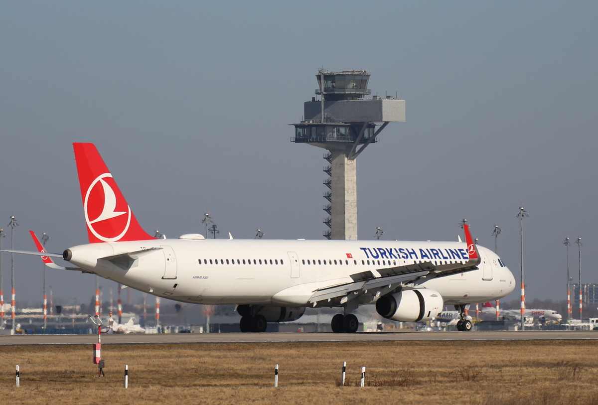 Turkish Airlines, Airbus A 321-231, TC-JSY, BER, 06.03.2026
