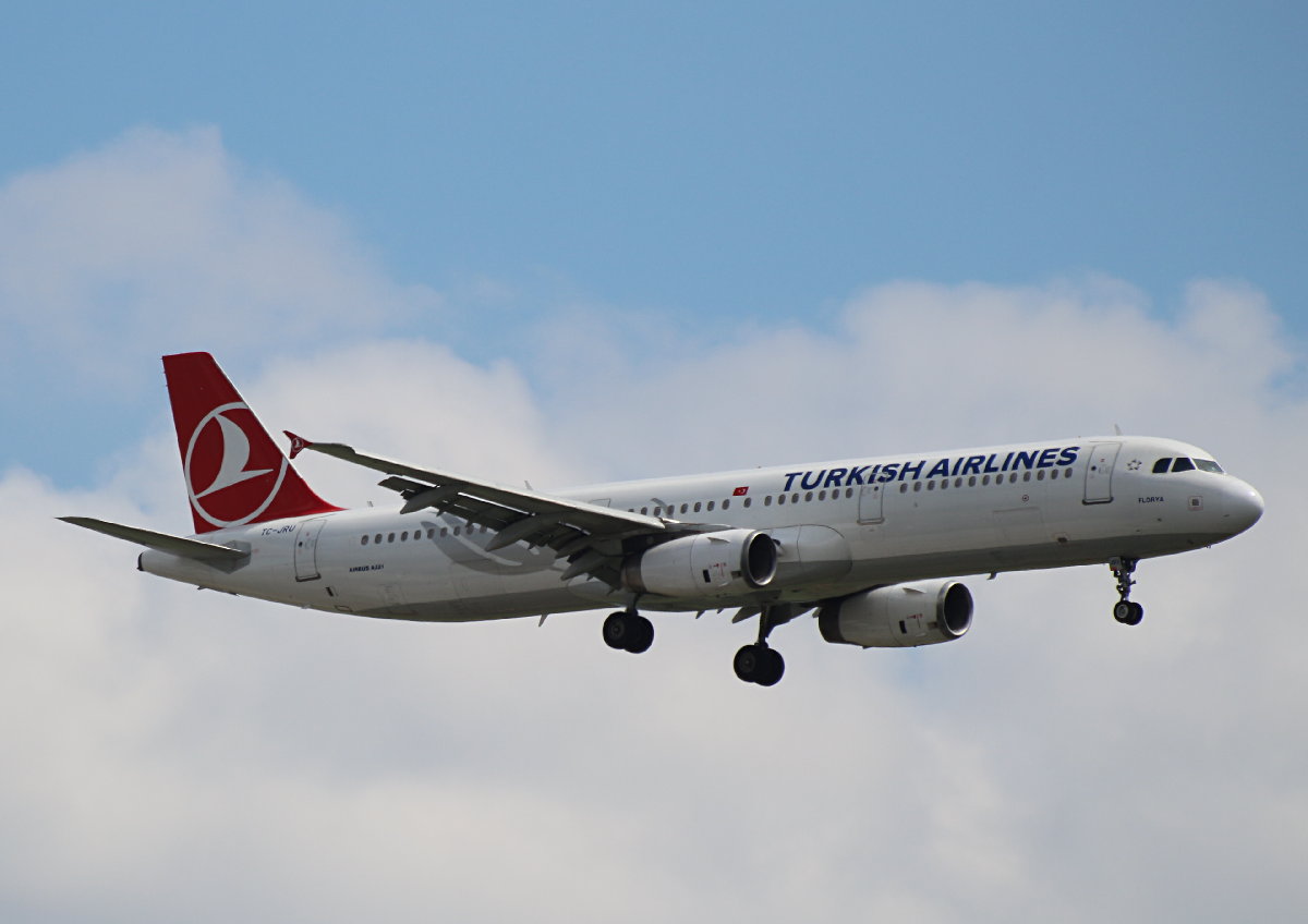 Turkish Airlines, Airbus A 321-231, TC-JRU, BER, 08.06.2026