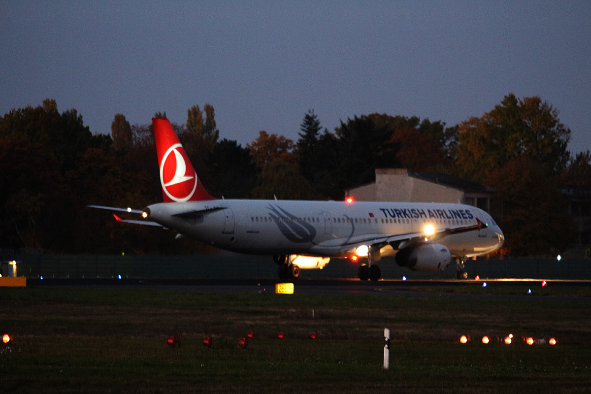 Turkish Airlines, Airbus A 321-231, TC-JSD, TXL, 29.10.2016
