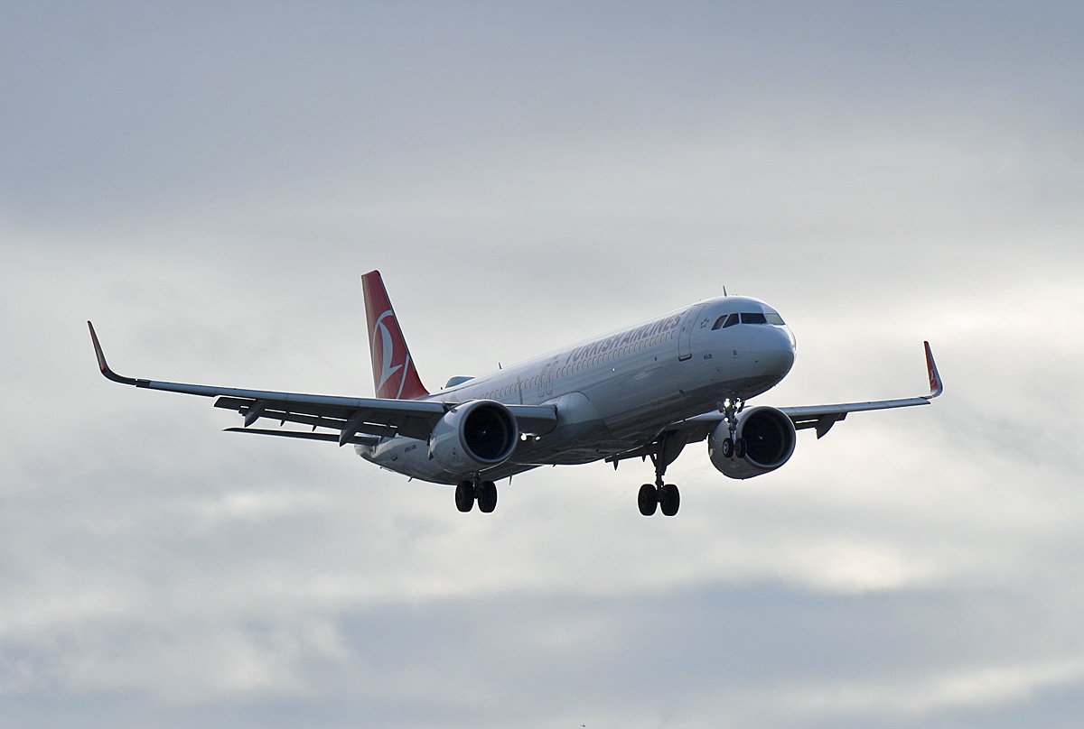 Turkish Airlines, Airbus A 321-271NX, TC-LSB, TXL, 11.10.2020