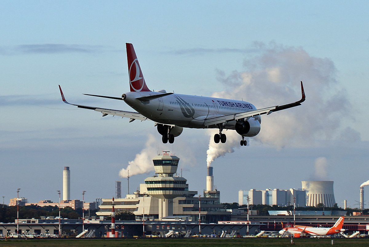 Turkish Airlines, Airbus A 321-271NX, TC-LSB, TXL,11.10.2020