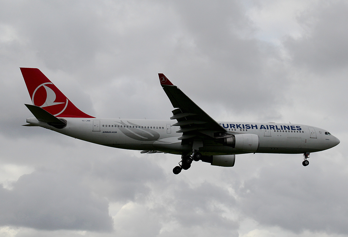 Turkish Airlines, Airbus A 330-203, TC-JNB, TXL, 14.04.2017