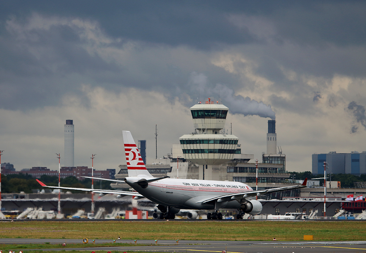 Turkish Airlines, Airbus A 330-203, TC-JNC, TXL, 15.07.2016