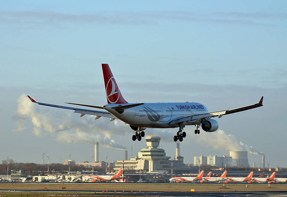 Turkish Airlines, Airbus A 330-223, TC-LOI, TXL, 05.01.2020