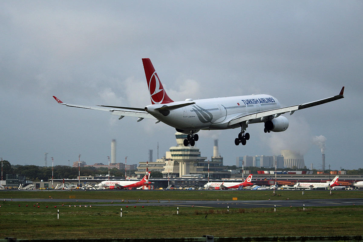 Turkish Airlines, Airbus A 330-303, TC-JOH, TXL, 03.10.2017