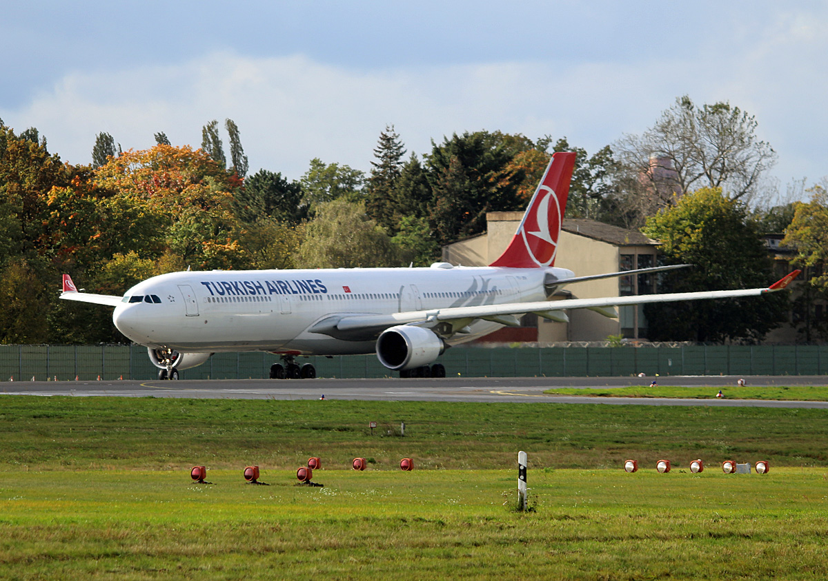 Turkish Airlines, Airbus A 330-303, TC-JOH, TXL, 08.10.2017