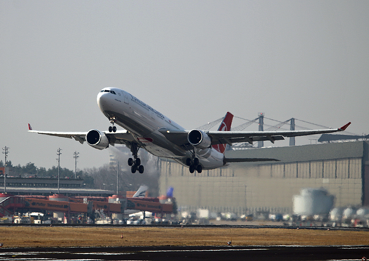 Turkish Airlines, Airbus A 330-303, TC-LNE, TXL, 25.03.2018