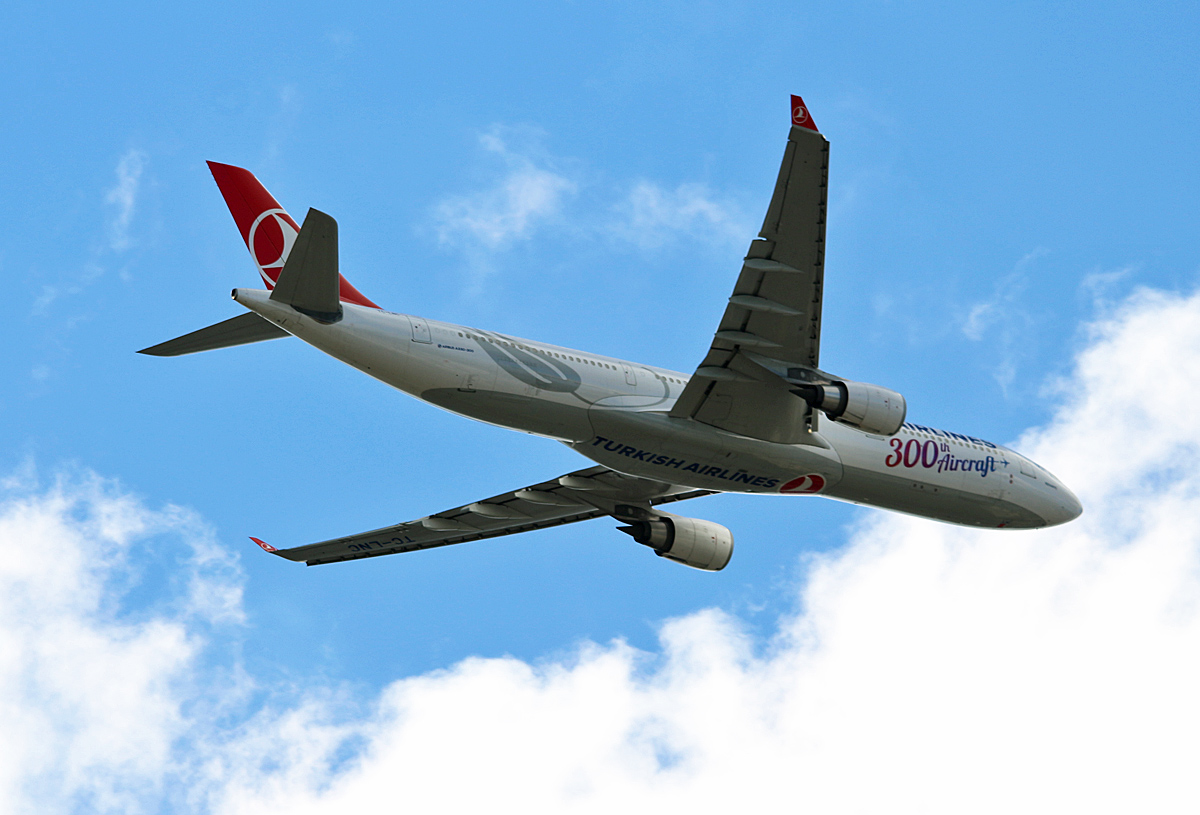 Turkish Airlines, Airbus A 330-303, TC-LNC, TXL, 29.09.2018