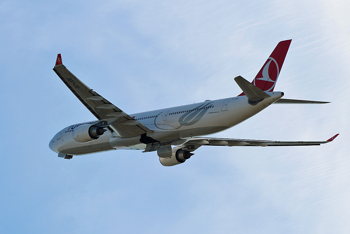 Turkish Airlines, Airbus A 330-303, TC-JOE, TXL, 06.10.2019