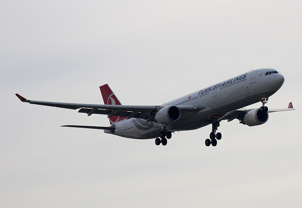 Turkish Airlines, Airbus A 330-303, TC-LND, TXL, 15.02.2020