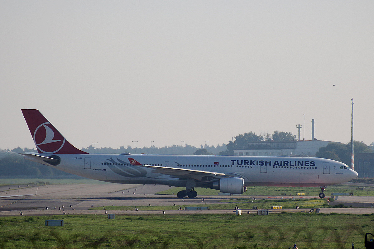 Turkish Airlines, Airbus A 330-303, TC-JOA, BER, 26.09.2021