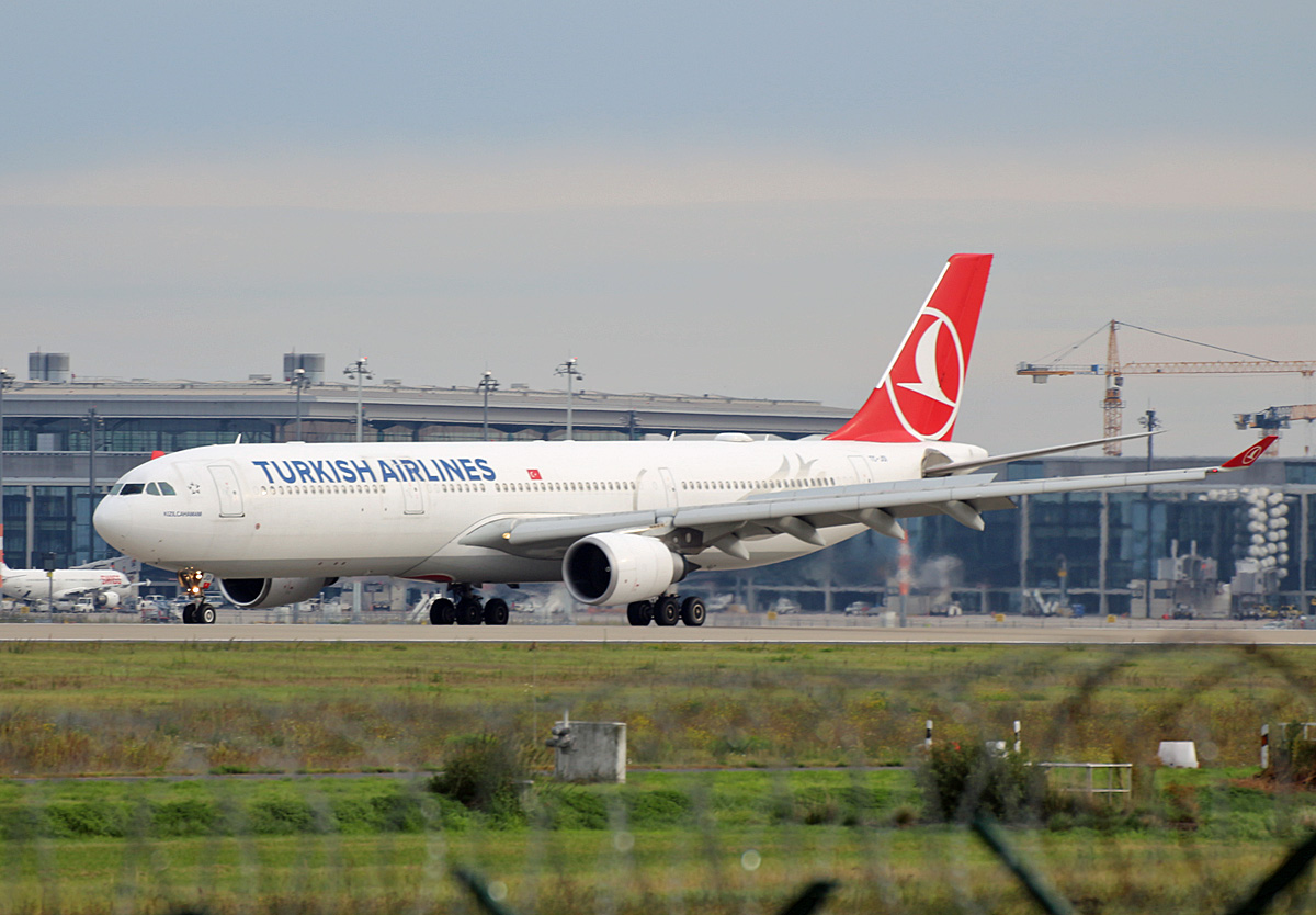 Turkish airlines, Airbus A 330-303, TC-JOI, BER, 02.10.2021