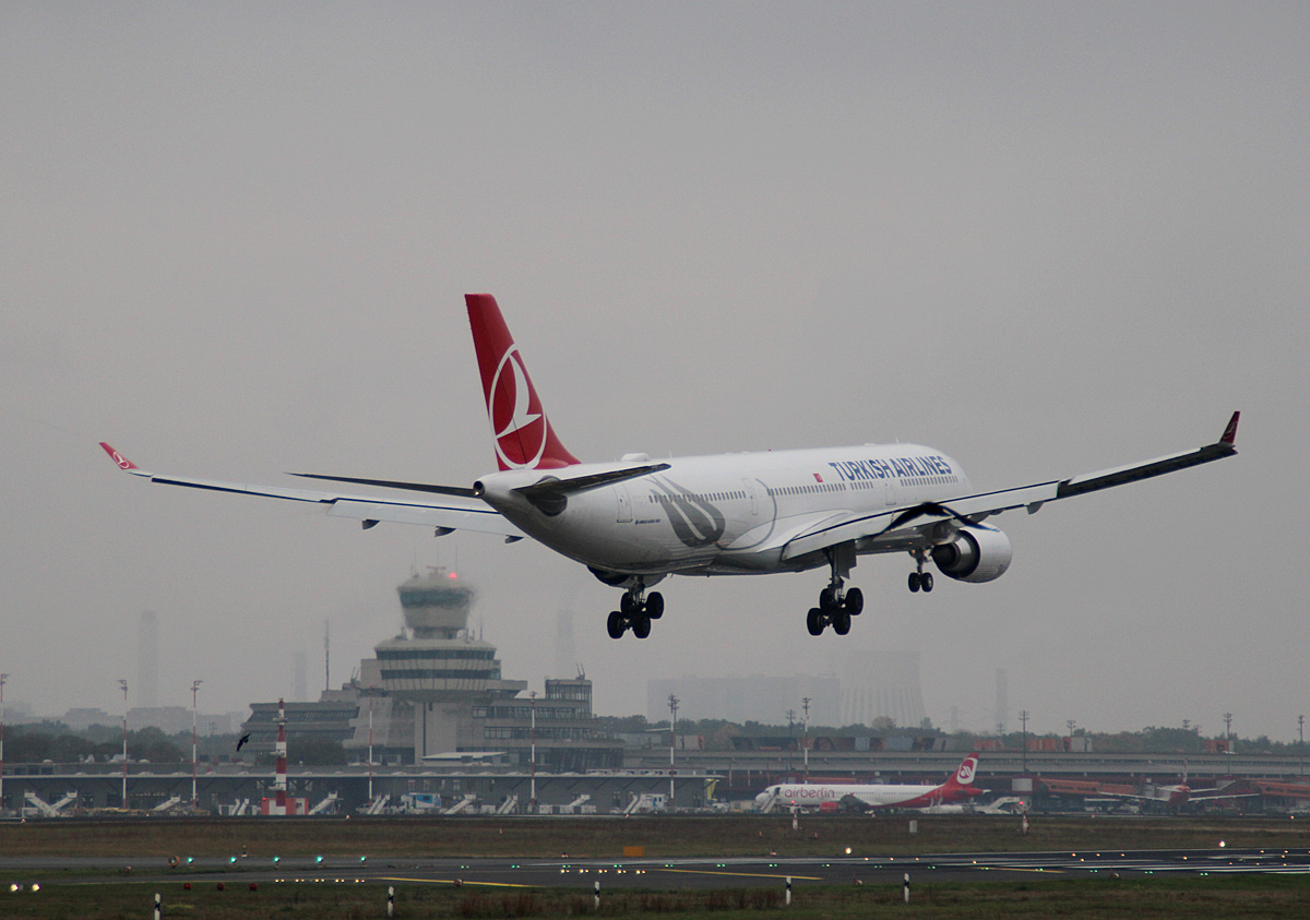 Turkish Airlines, Airbus A 330-303, TC-LNF, TXL, 23.10.2016