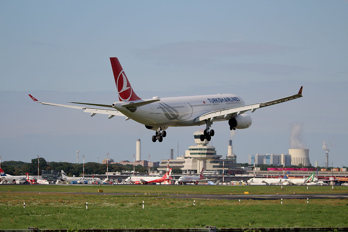 Turkish Airlines, Airbus A 330-343, TC-LOE, TXL, 05.08.2017