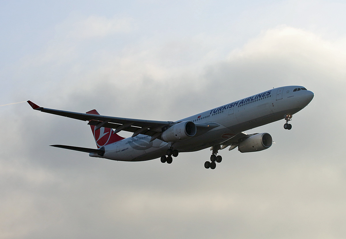 Turkish Airlines, Airbus A 330-343, TC-JNJ, TXL, 30.11.2019
