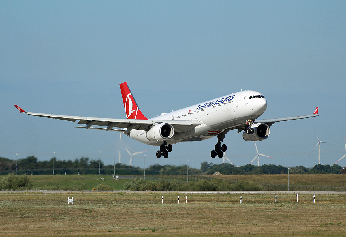 Turkish Airlines, Airbus A 330-343, TC-JNI, BER, 02.09.2022