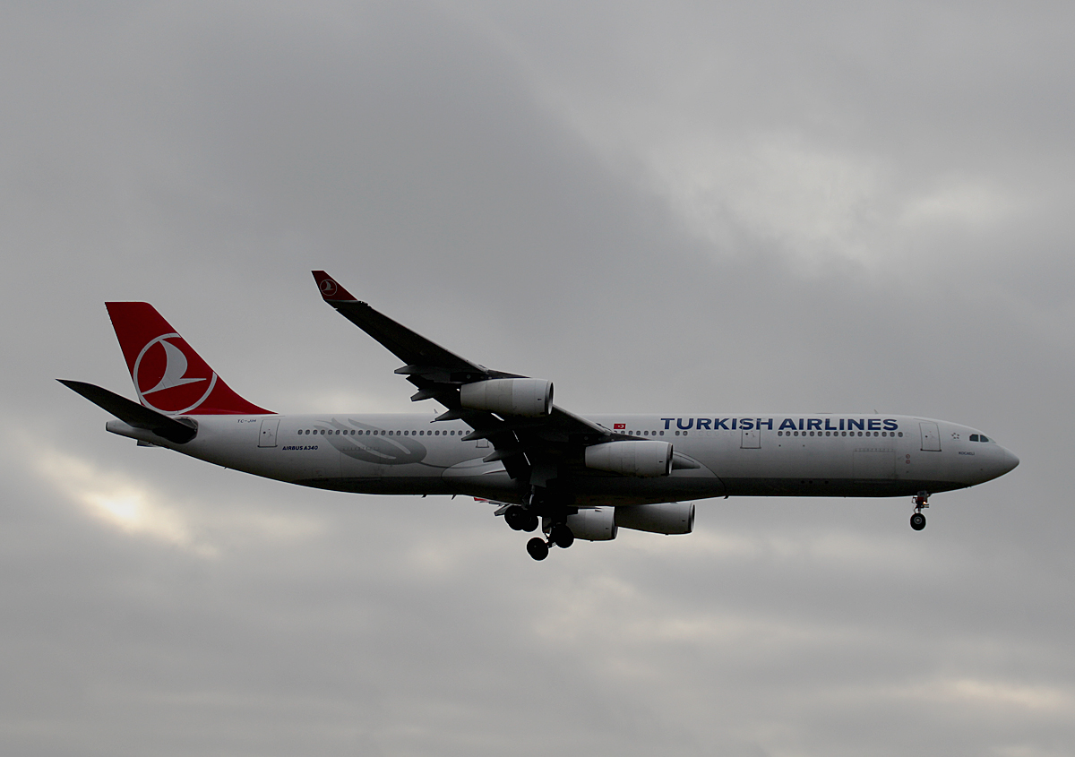 Turkish Airlines, Airbus A 340-313X,TC-JIH, TXL, 05.02.2016