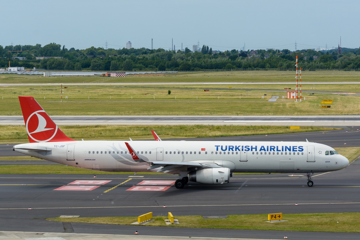 Turkish Airlines Airbus A321-200SL TC-JSF  Niğde  am 11.06.2017 in Düsseldorf.
