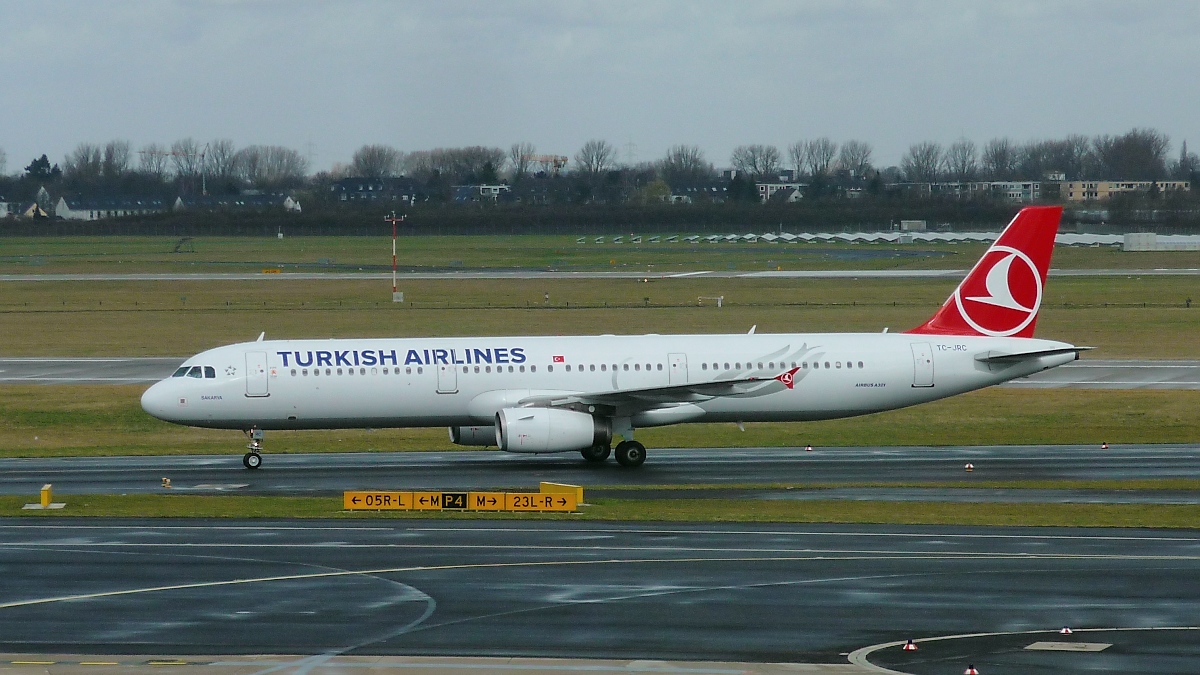 Turkish Airlines Airbus A321-231 TC-JRC in DUS, 12.4.13