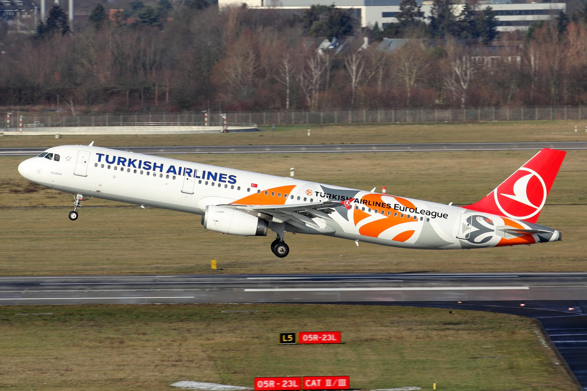 Turkish Airlines Airbus A321-231 TC-JRO beim Start in Düsseldorf 1.2.2019