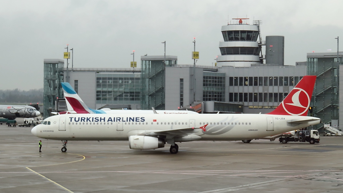 Turkish Airlines Airbus A321-231 TC-JSA in Düsseldorf, 4.12.17