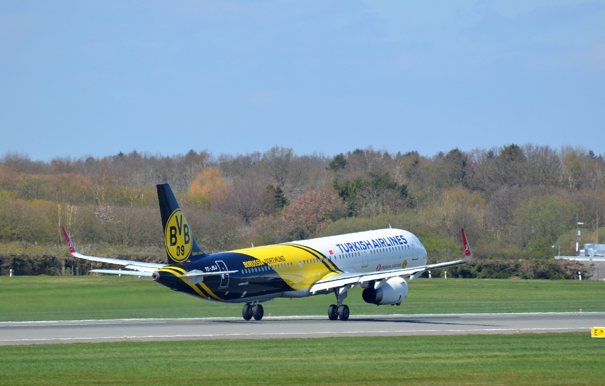 Turkish Airlines Airbus A321 TC-JSJ (Borussia Dortmund Echte Liebe) beim Start in Hamburg Fuhlsbüttel am 19.04.15