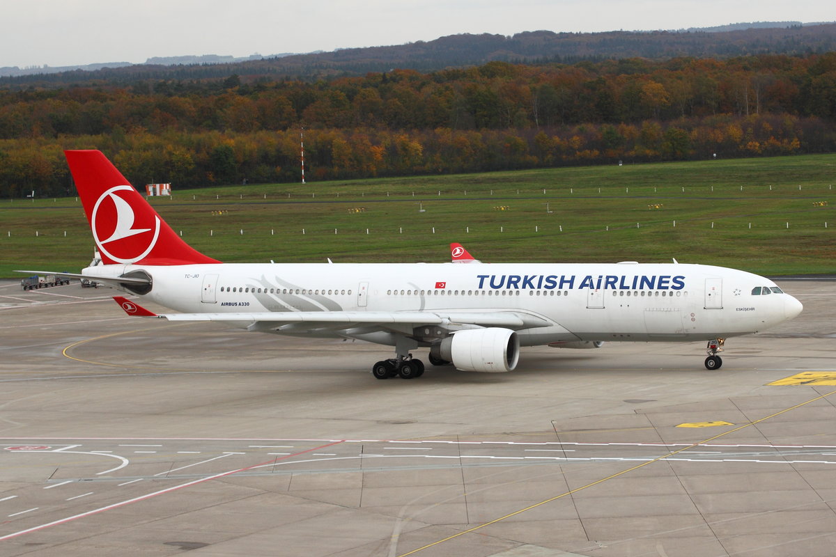 Turkish Airlines, Airbus A330-223, TC-JIO, 'Eskisehir'. Köln-Bonn (CGN/EDDK) am 05.11.2017.