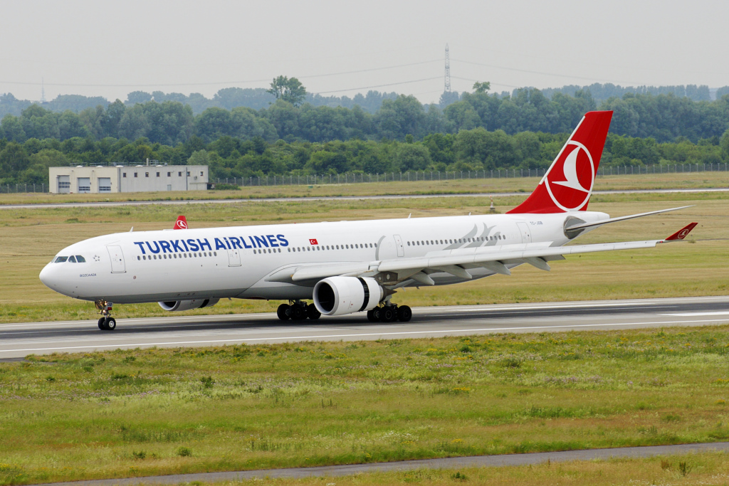 Turkish Airlines Airbus A330-303 TC-JOB EDDL-DUS, 14.06.2015