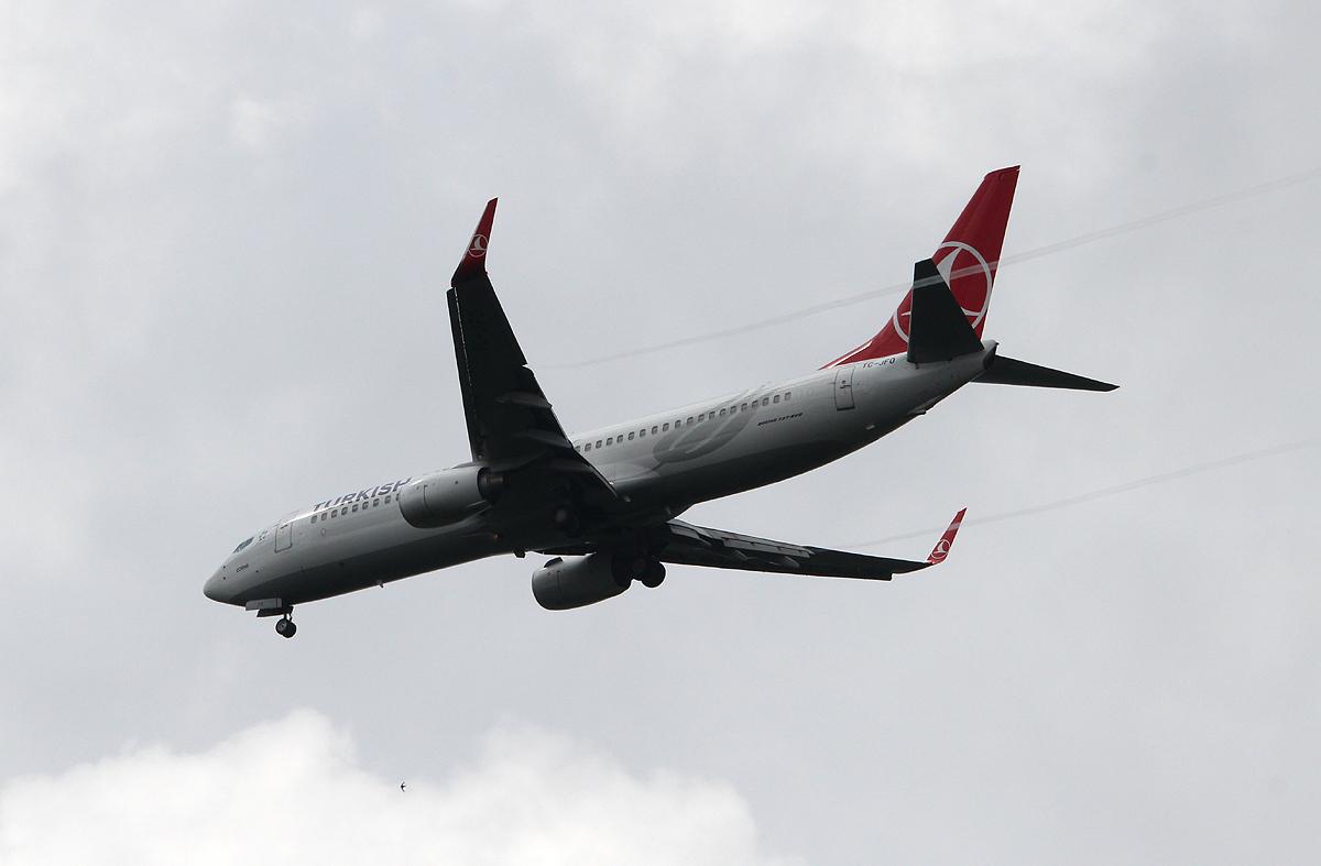 Turkish Airlines B 737-8F2 TC-JFO bei der Landung in Frankfurt am 09.06.2013