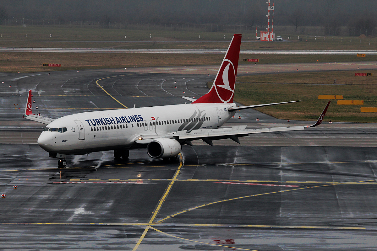 Turkish Airlines B 737-8F2 TC-JGC bei der Ankunft in Dsseldorf am 10.03.2015