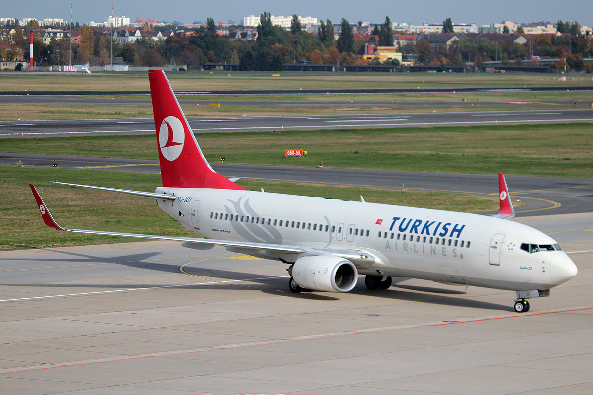 Turkish Airlines B 737-8F2 TC-JGT bei der Ankunft in Berlin-Tegel am 19.10.2013