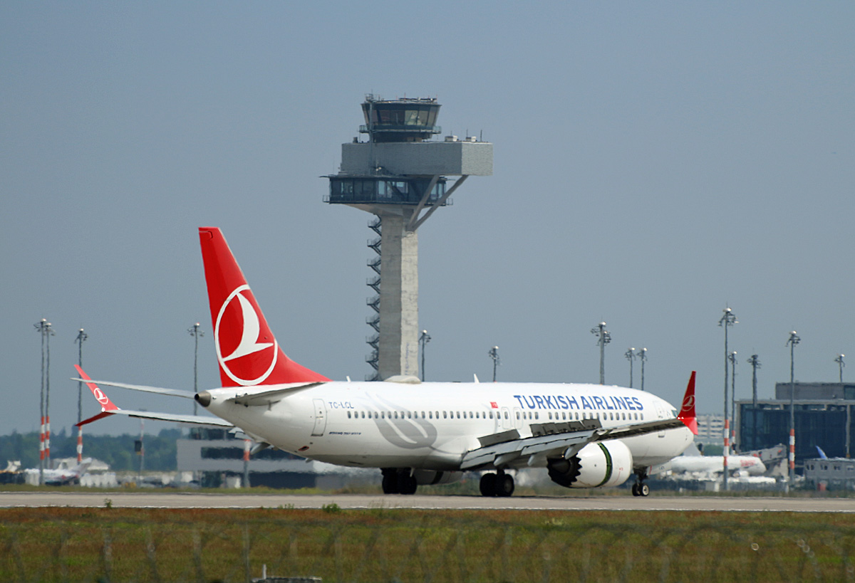 Turkish Airlines, Boeing B 737 MAX 8, TC-LCL, BER, 04.06.2022