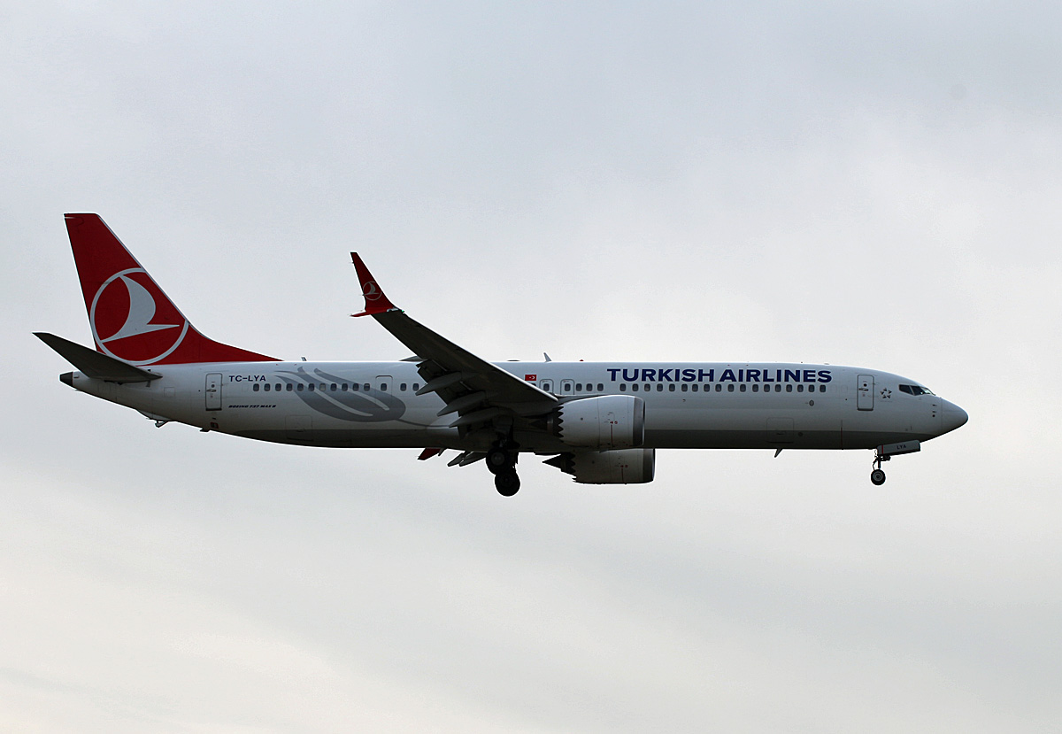 Turkish Airlines, Boeing B 737 MAX 9, TC-LYA, BER, 30.09.2023
