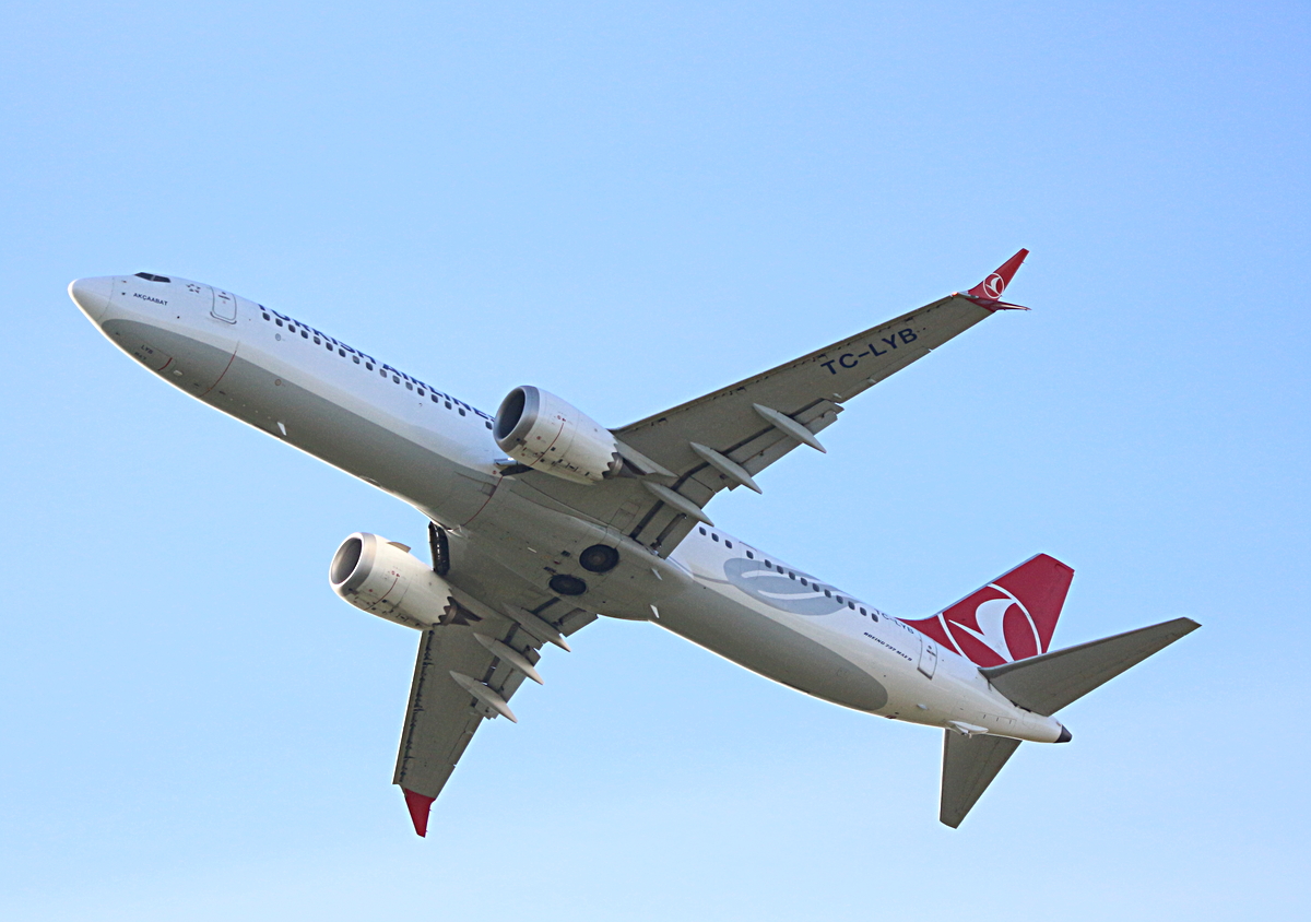 Turkish Airlines, Boeing B 737 MAX 9, TC-LYB, BER, 19.10.2025