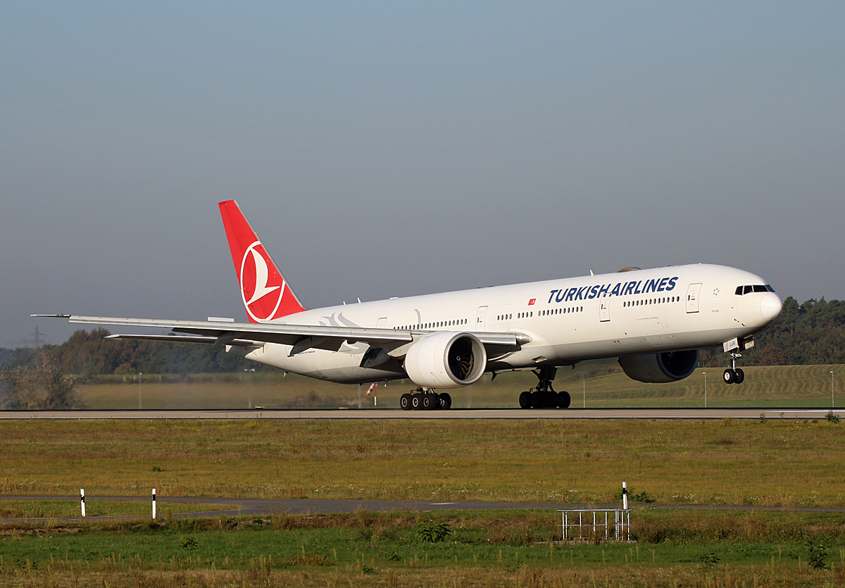 Turkish Airlines, Boeing B 777-3F2(Er), TC-JJG, BER, 09.10.2021