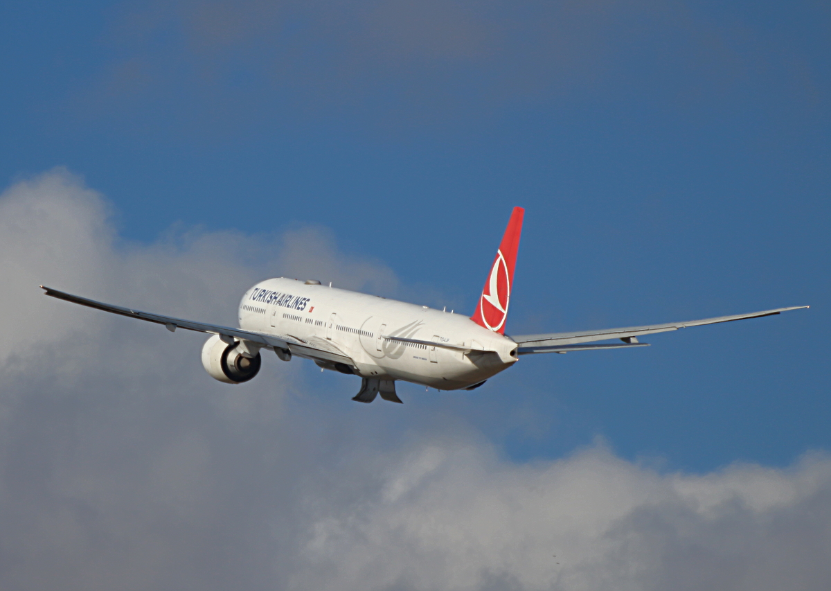 Turkish Airlines, Boeing B 777-3F2(ER), TC-LJF, BER, 01.03.2026