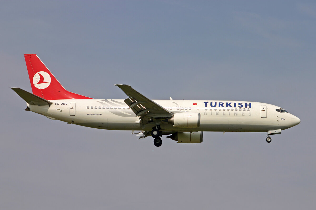 Turkish Airlines, TC-JEV, Boeing 737-4Y0, msn: 26085/2468,  Efes , 19.April 2006, ZRH Zürich, Switzerland.