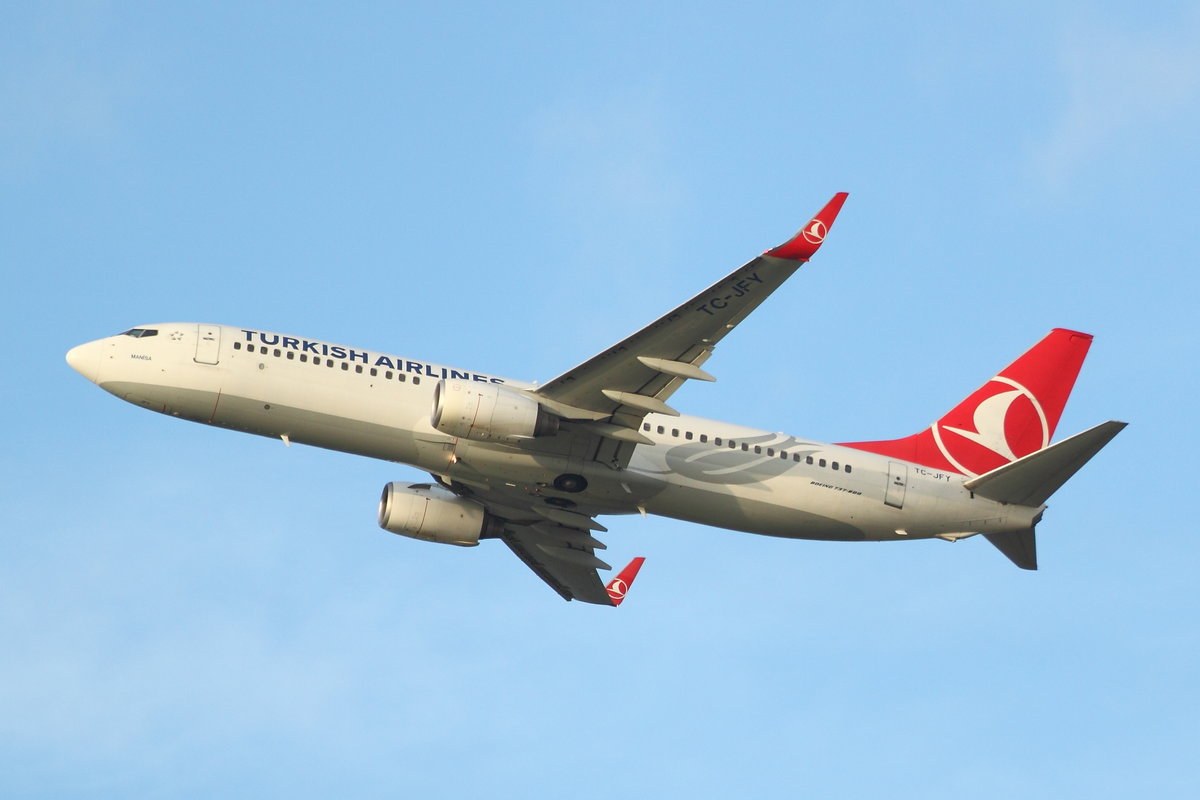 Turkish Airlines, TC-JFY 'Manisa', Boeing B737-8F2. Am 16.07.2017 in Köln-Bonn (CGN/EDDK).