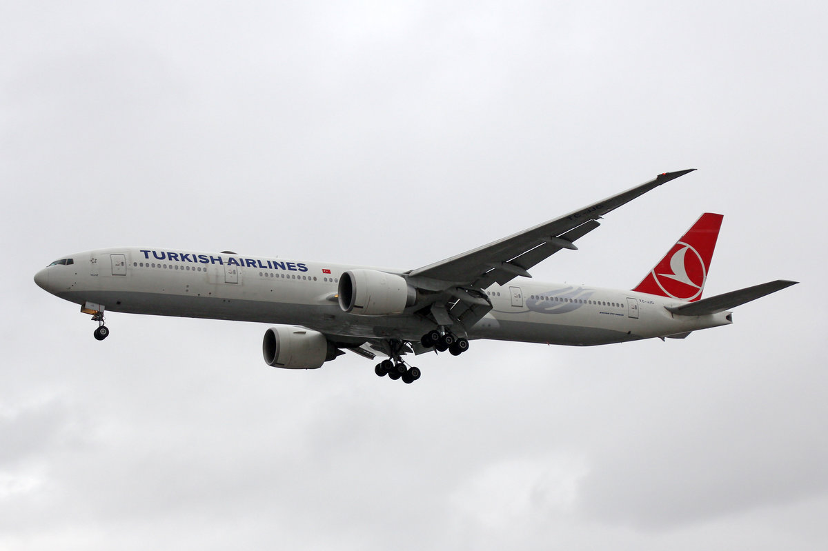 Turkish Airlines, TC-JJG, Boeing 777-3F2ER,  Yildiz 01.Juli 2016, LHR London Heathrow, United Kingdom.