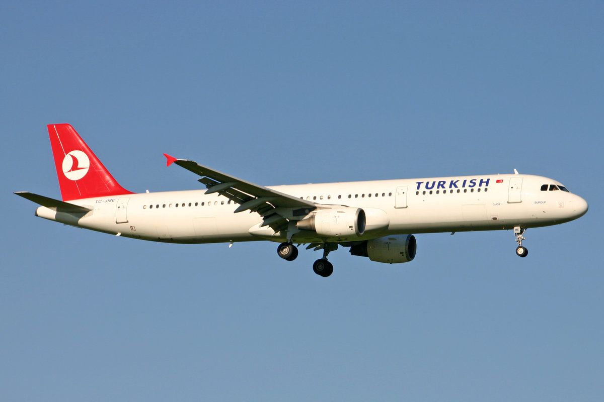 Turkish Airlines, TC-JME, Airbus A321-211, msn: 1219, 09.Oktober 2005, ZRH Zürich, Switzerland.