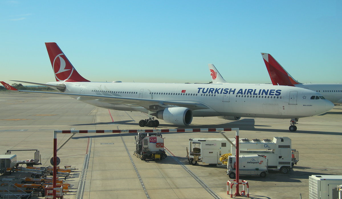 Turkish Airlines, TC-JOD, MSN 1529, Airbus A 330-303, 05.04.2018, BCN-LEBL, Barcelona-El Prat, Spanien (Name: Malazgirt) 