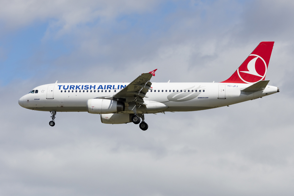 Turkish Airlines, TC-JPJ, Airbus, A320-232, 17.09.2015, TLS, Toulouse, France 



