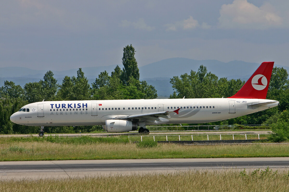 Turkish Airlines, TC-JRD, Airbus A321-231, msn: 3015,  Balikesir , 14.Juni 2008, BSL Basel - Mühlhausen, Switzerland.