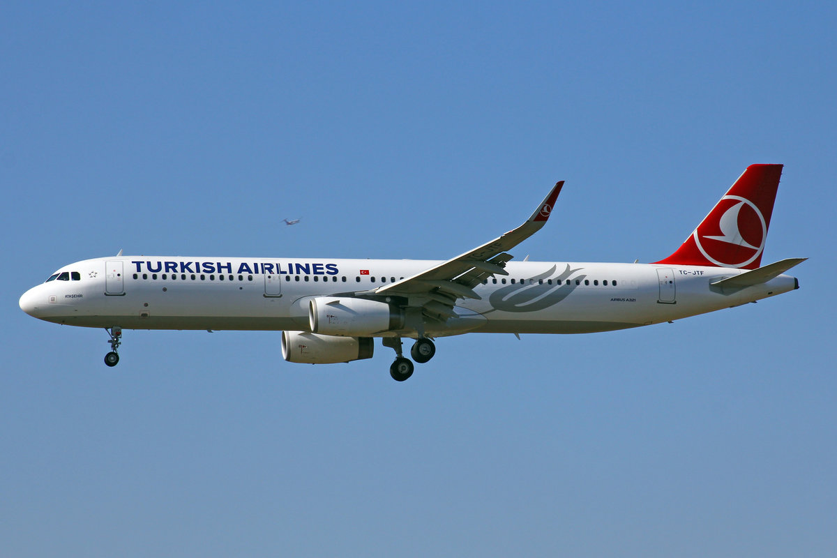 Turkish Airlines, TC-JTF, Airbus A321-231, msn: 6987,  Ataşehir , 24.März 2018, ZRH Zürich, Switzerland.
