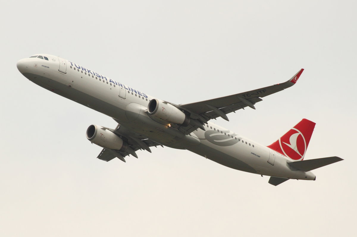 Turkish Airlines, TC-JTF, Airbus A321-231(WL). Gestartet am 16.07.2017 in Köln-Bonn (CGN/EDDK) nach Istanbul (IST).