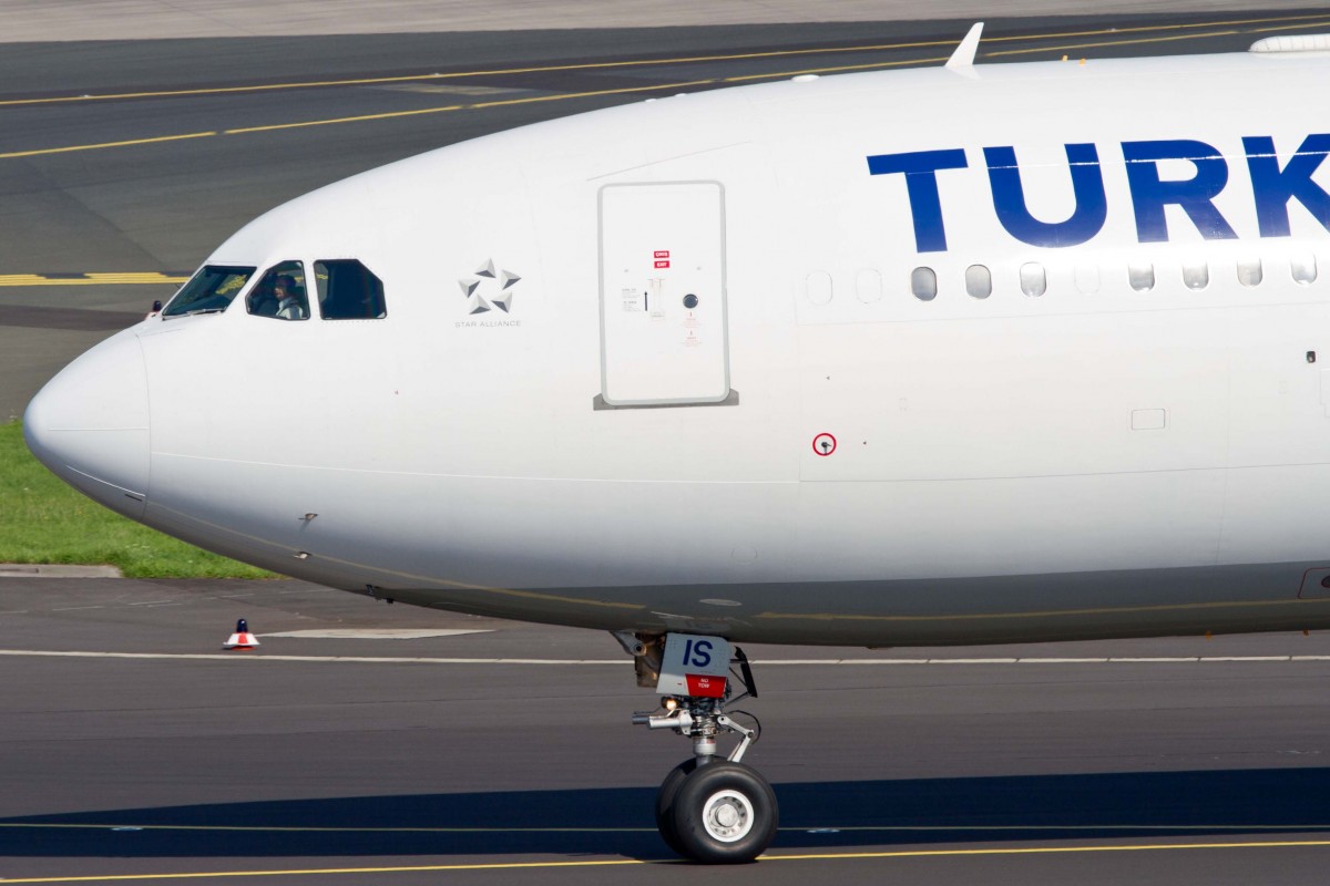 Turkish Airlines (TK-THY), TC-JIS, Airbus, A 330-223 (Bug/Nose), 22.08.2015, DUS-EDDL, Düsseldorf, Germany
